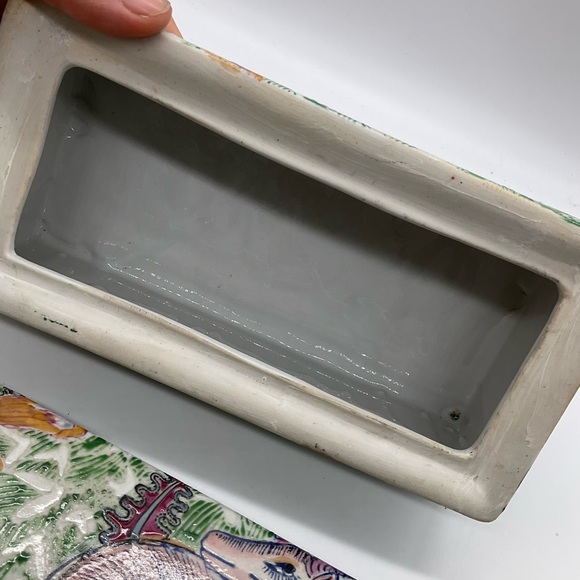 VINTAGE PORCELAIN BOX WITH LID BY CHINA TRADER - Picture 2 of 10